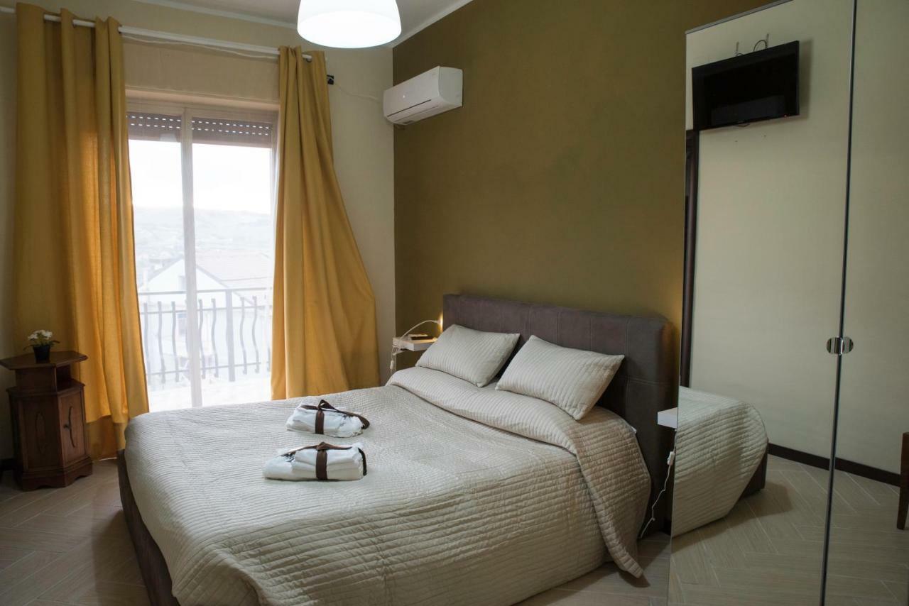 Il Centro Short Lets Hotell Valguarnera Caropepe Exteriör bild