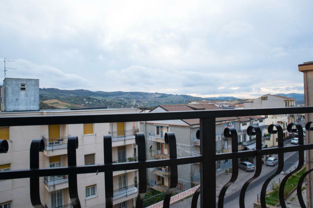 Il Centro Short Lets Hotell Valguarnera Caropepe Exteriör bild
